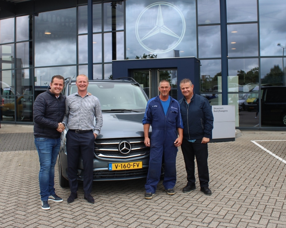 Volkszanger John West kiest voor Mercedes-Benz ...